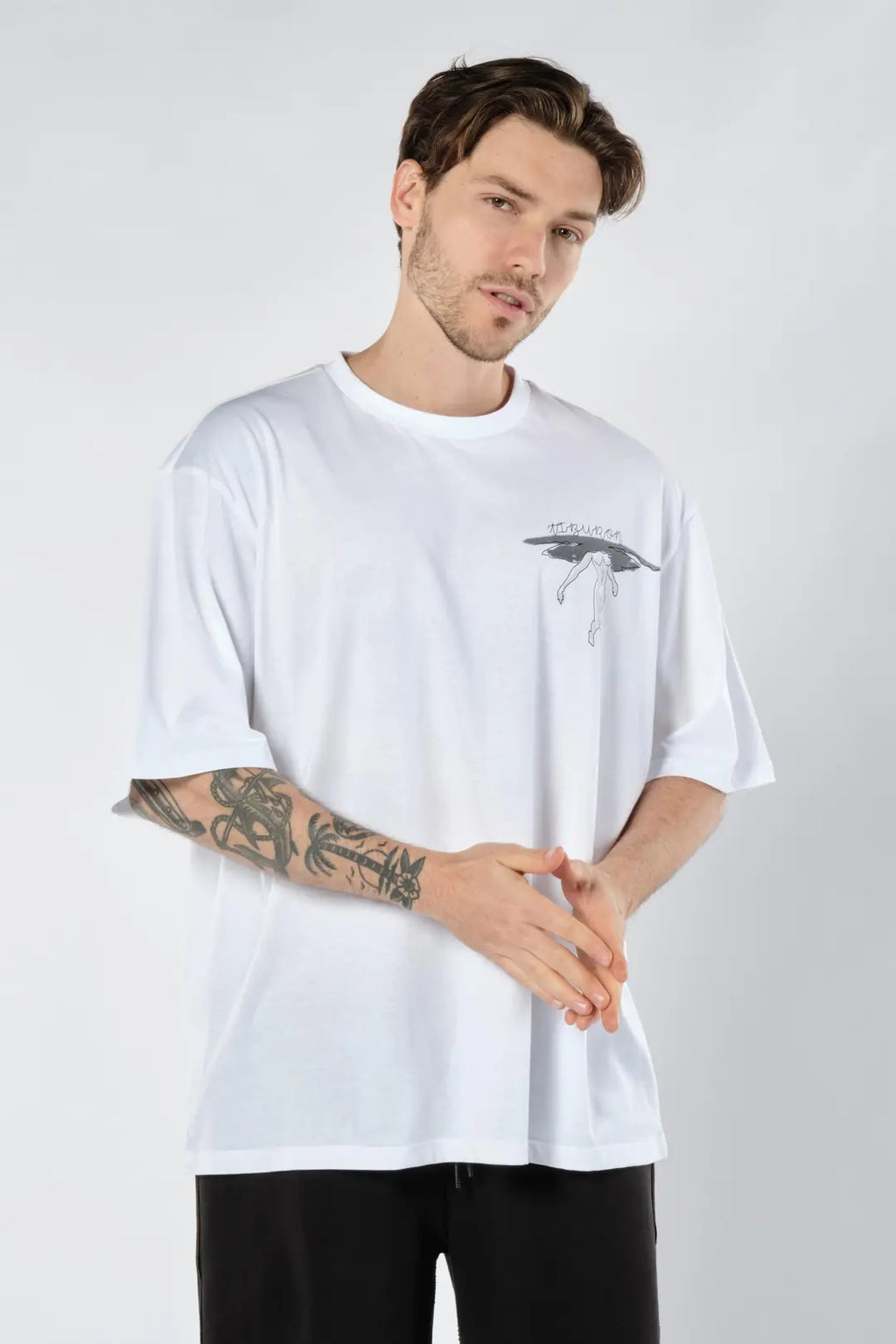 Göğsü Baskılı Erkek Beyaz Oversize Tişört