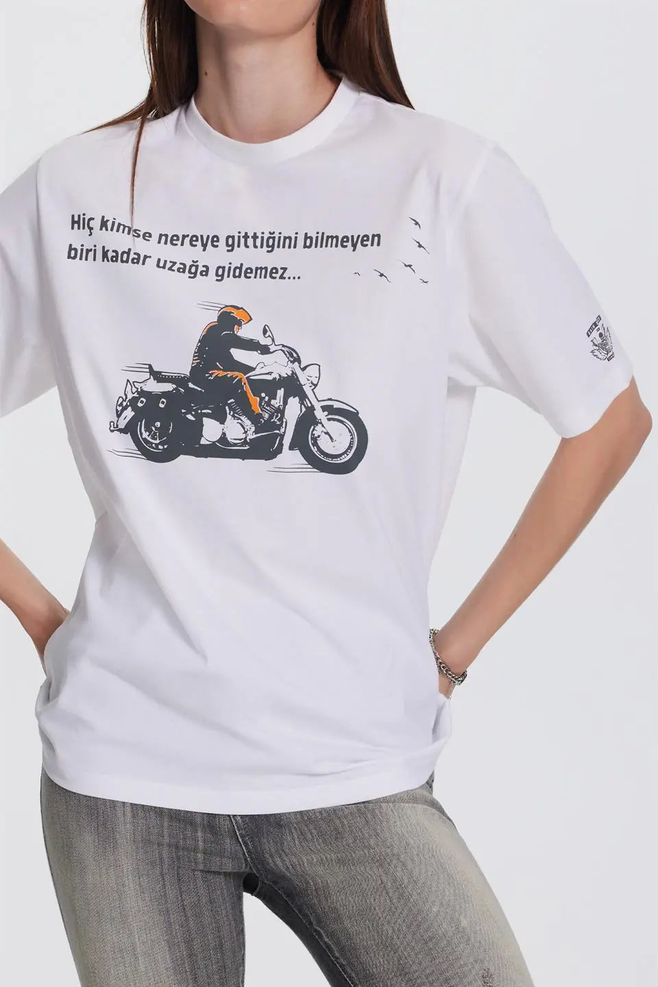 Motorcu Baskılı Beyaz Kadın Tişört