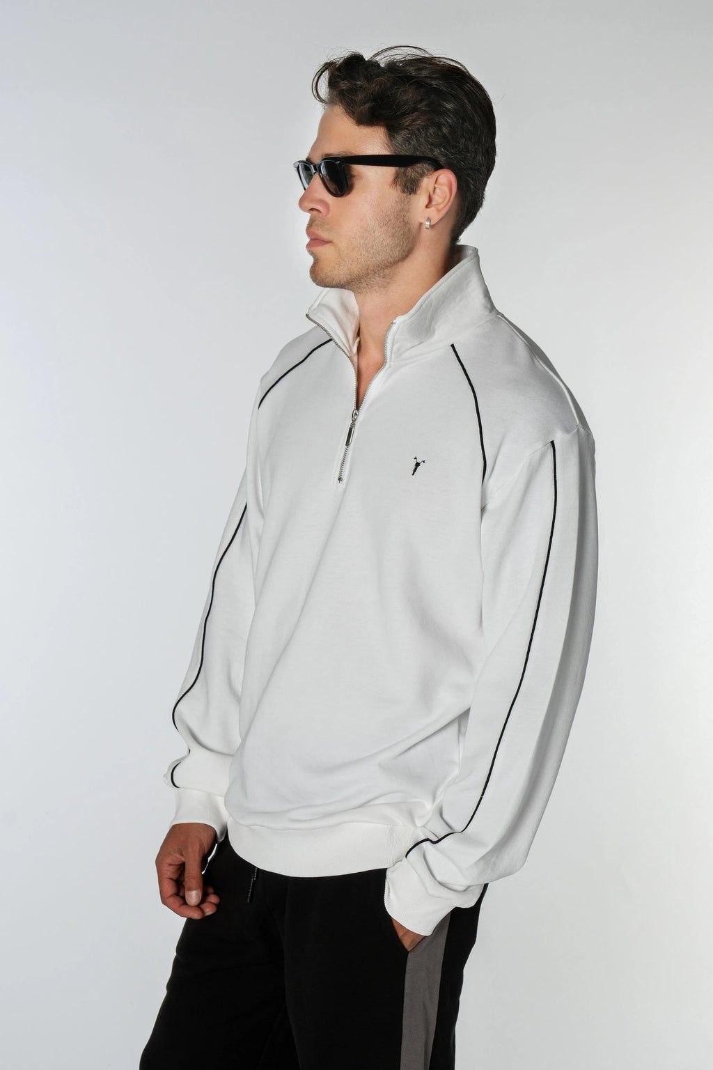 Beyaz Yarım Fermuarlı Sweatshirt