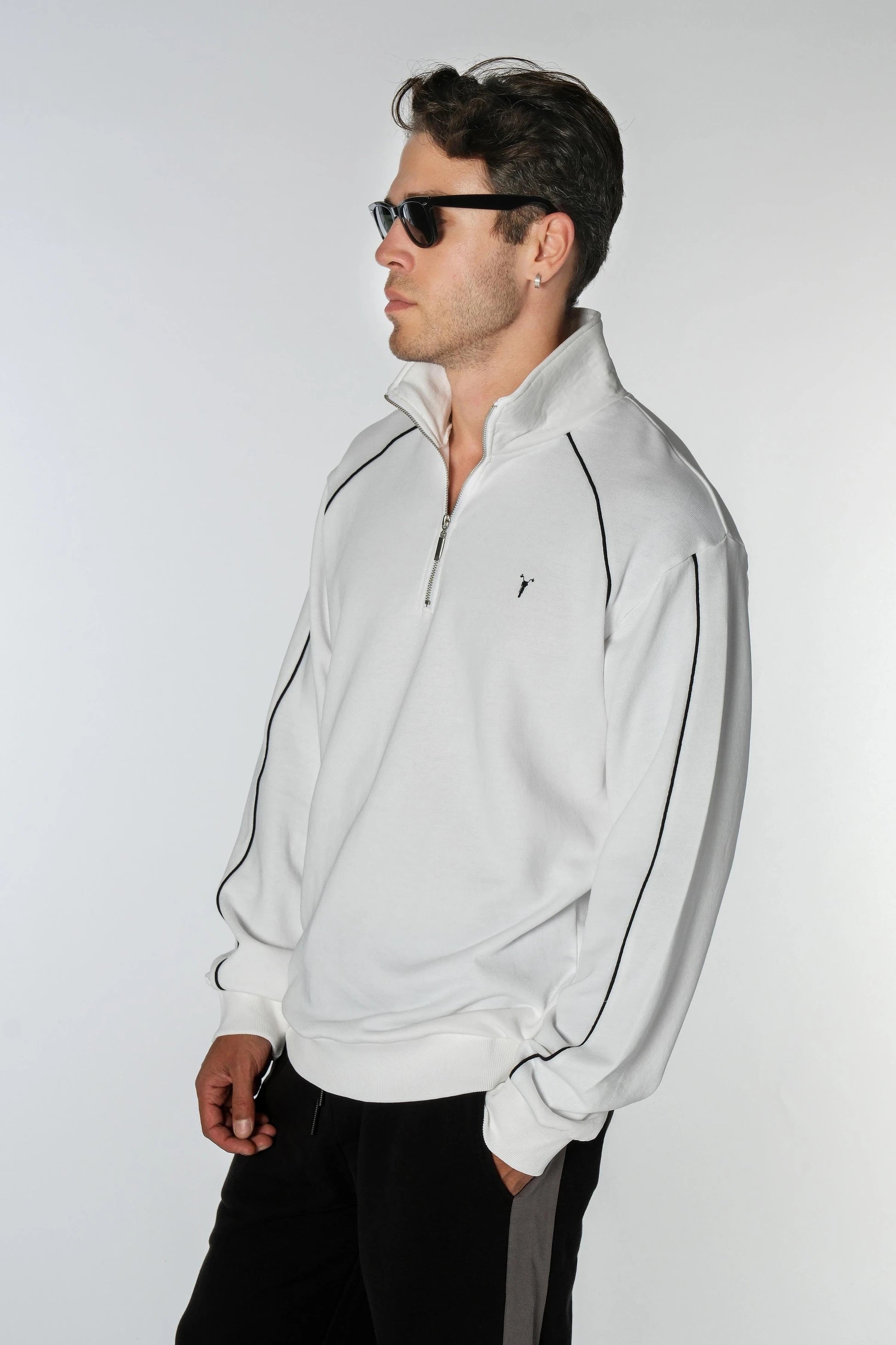 Beyaz Yarım Fermuarlı Sweatshirt