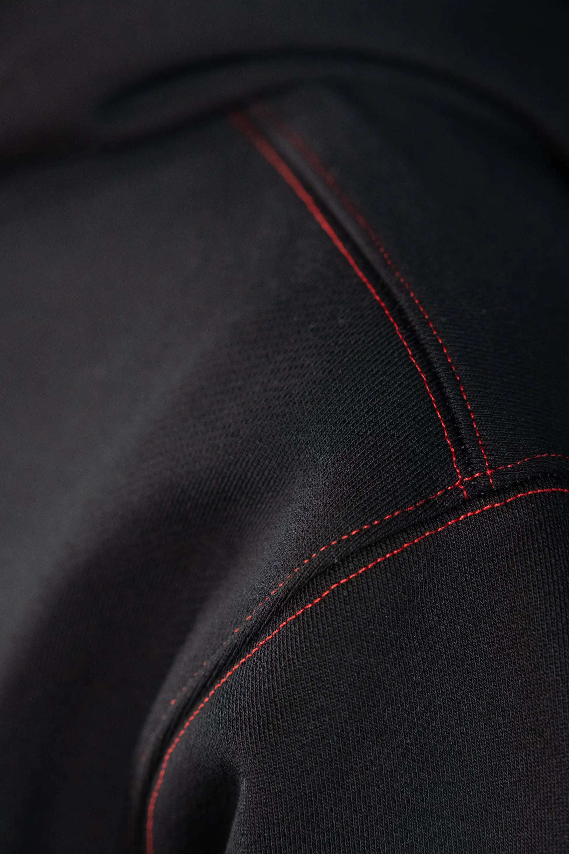 Nakış Detaylı Siyah Hoodie