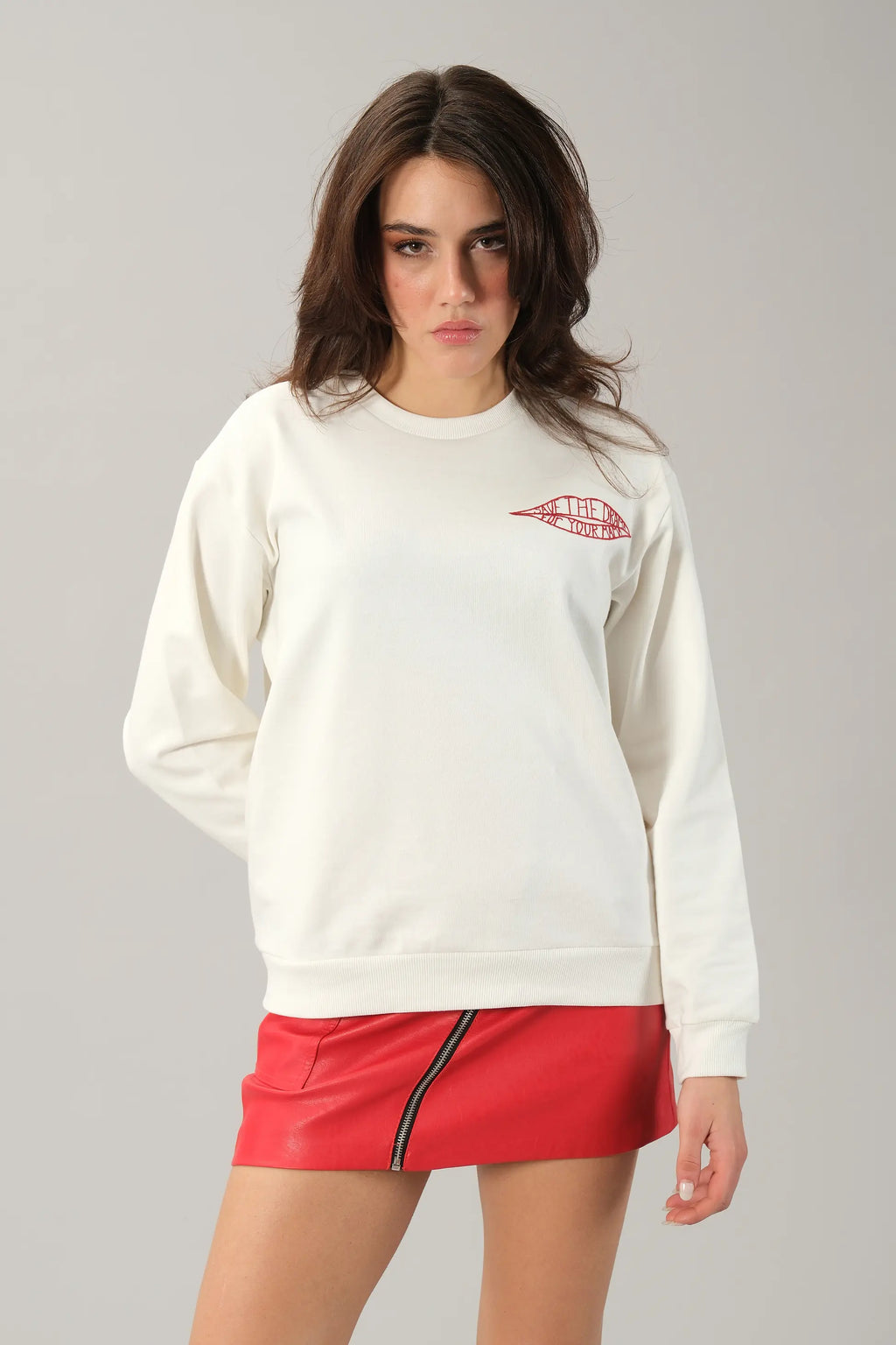 Kırmızı Grafik Nakışlı Ekru Sweatshirt