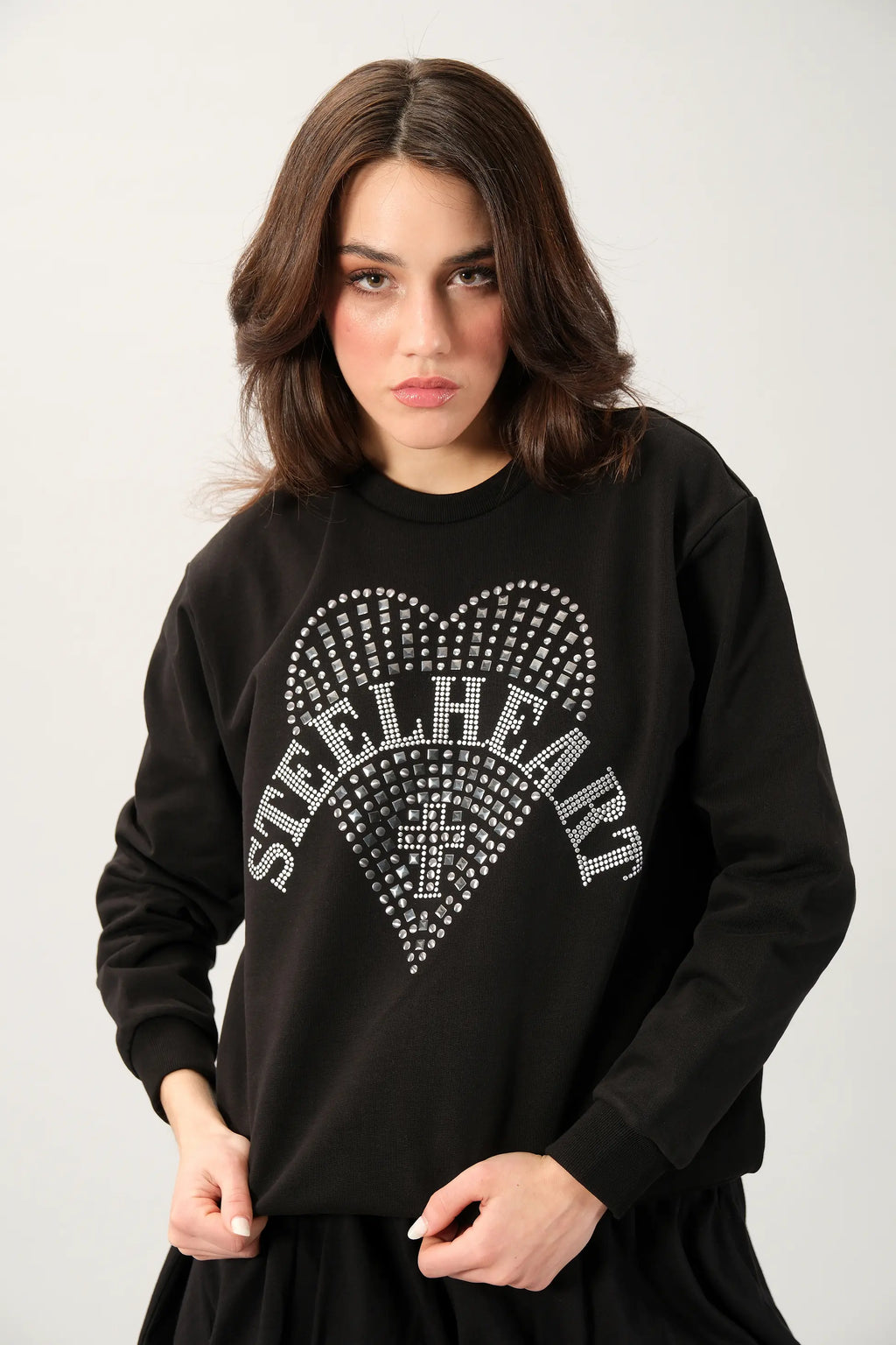 Taş Baskılı Siyah Sweatshirt