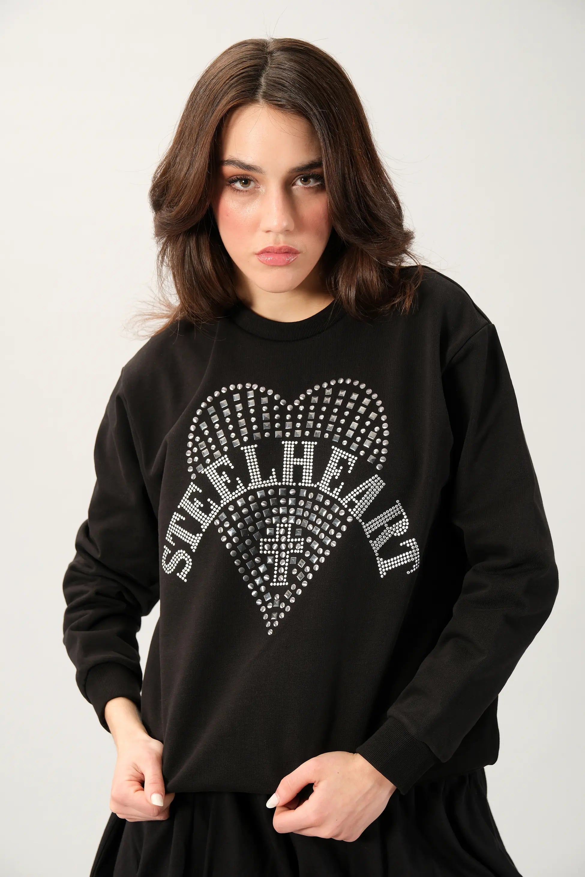 Taş Baskılı Siyah Sweatshirt