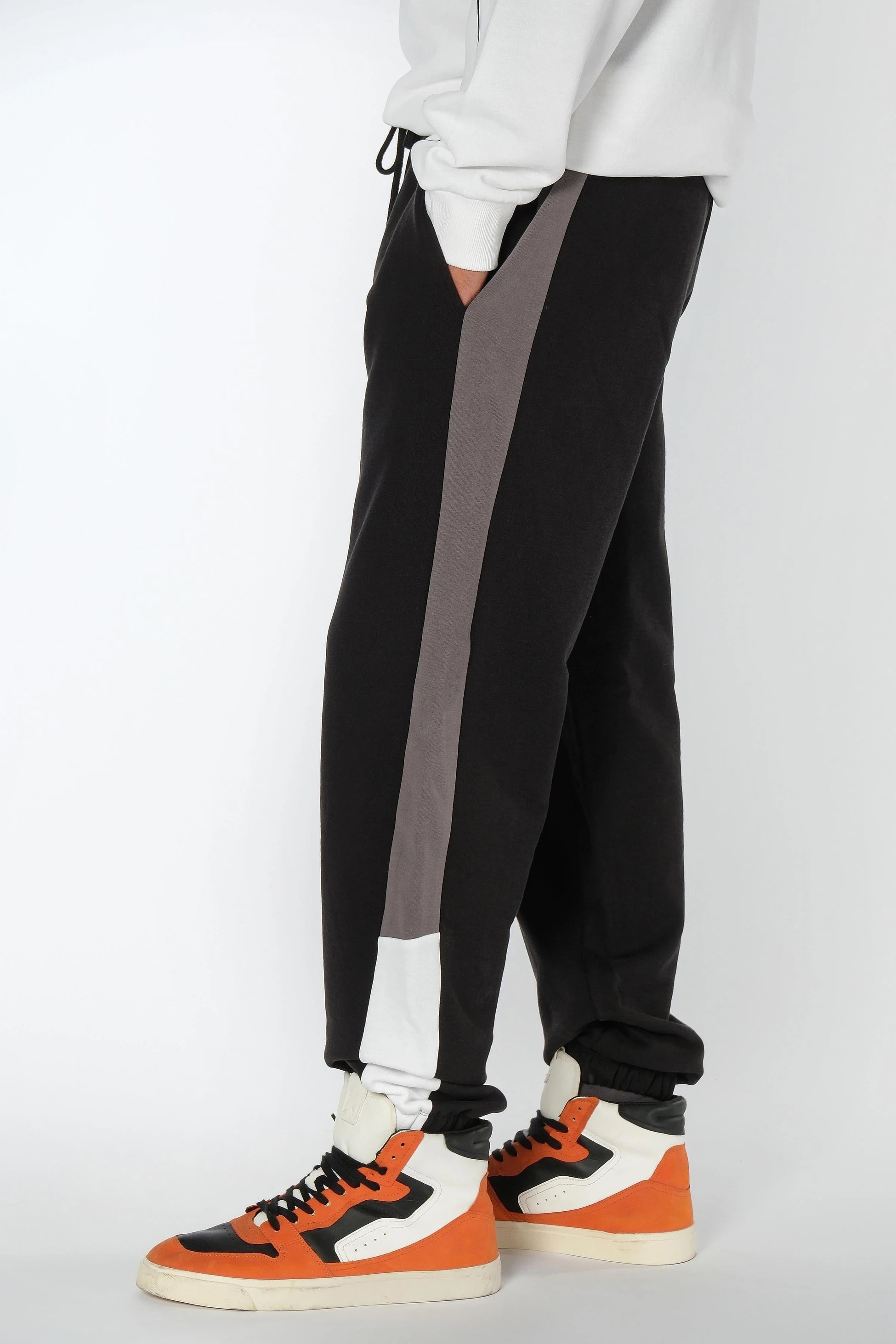 Şerit Detaylı Siyah Jogger