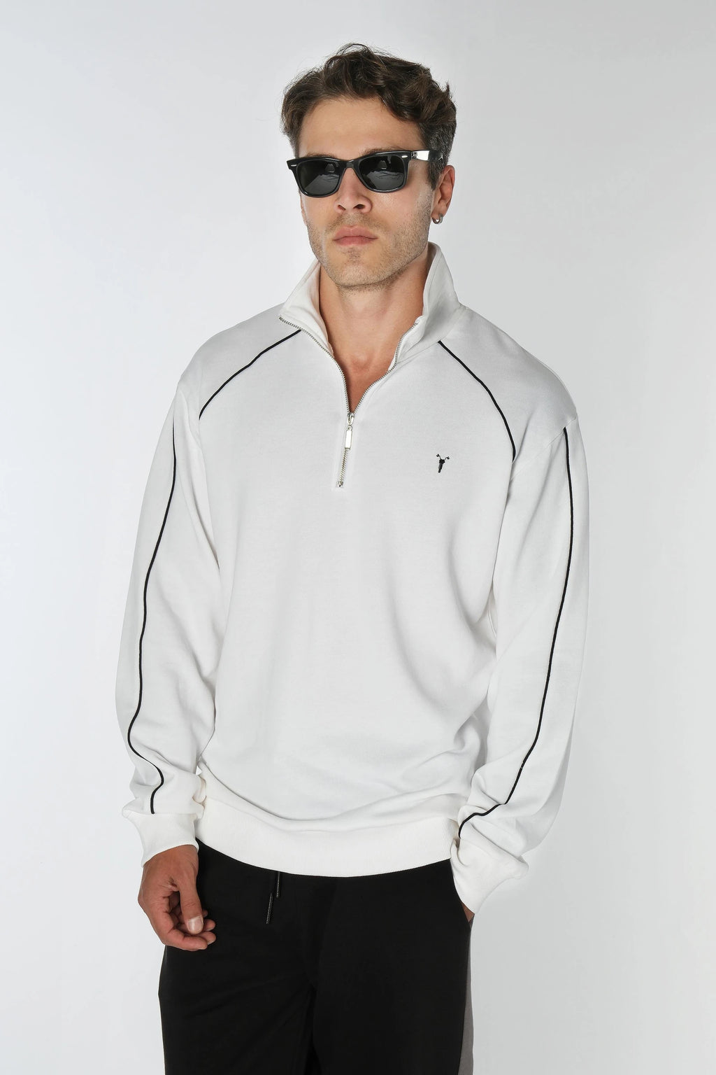 Beyaz Yarım Fermuarlı Sweatshirt