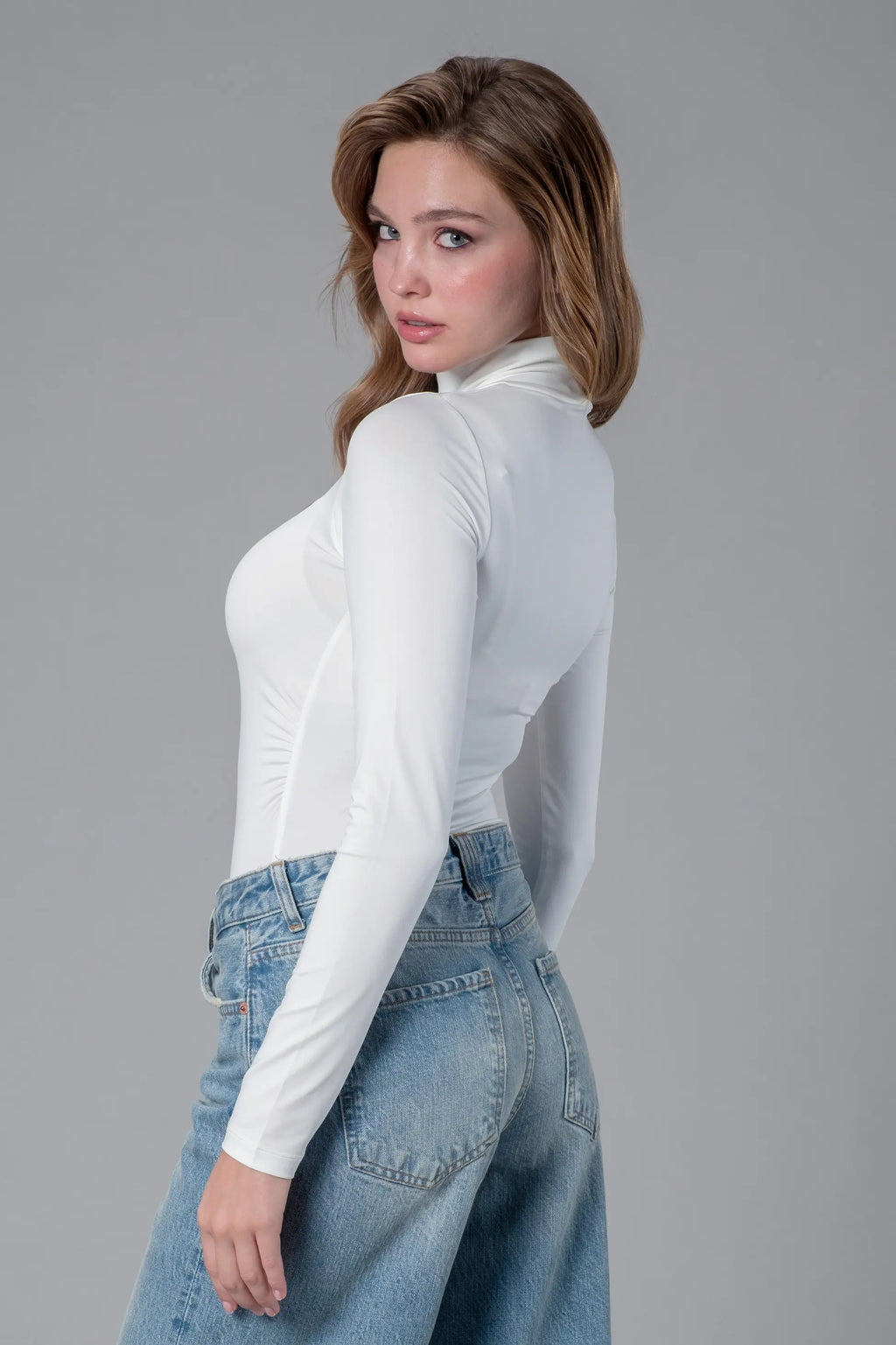 Drape Detaylı Beyaz Çıtçıtlı Body