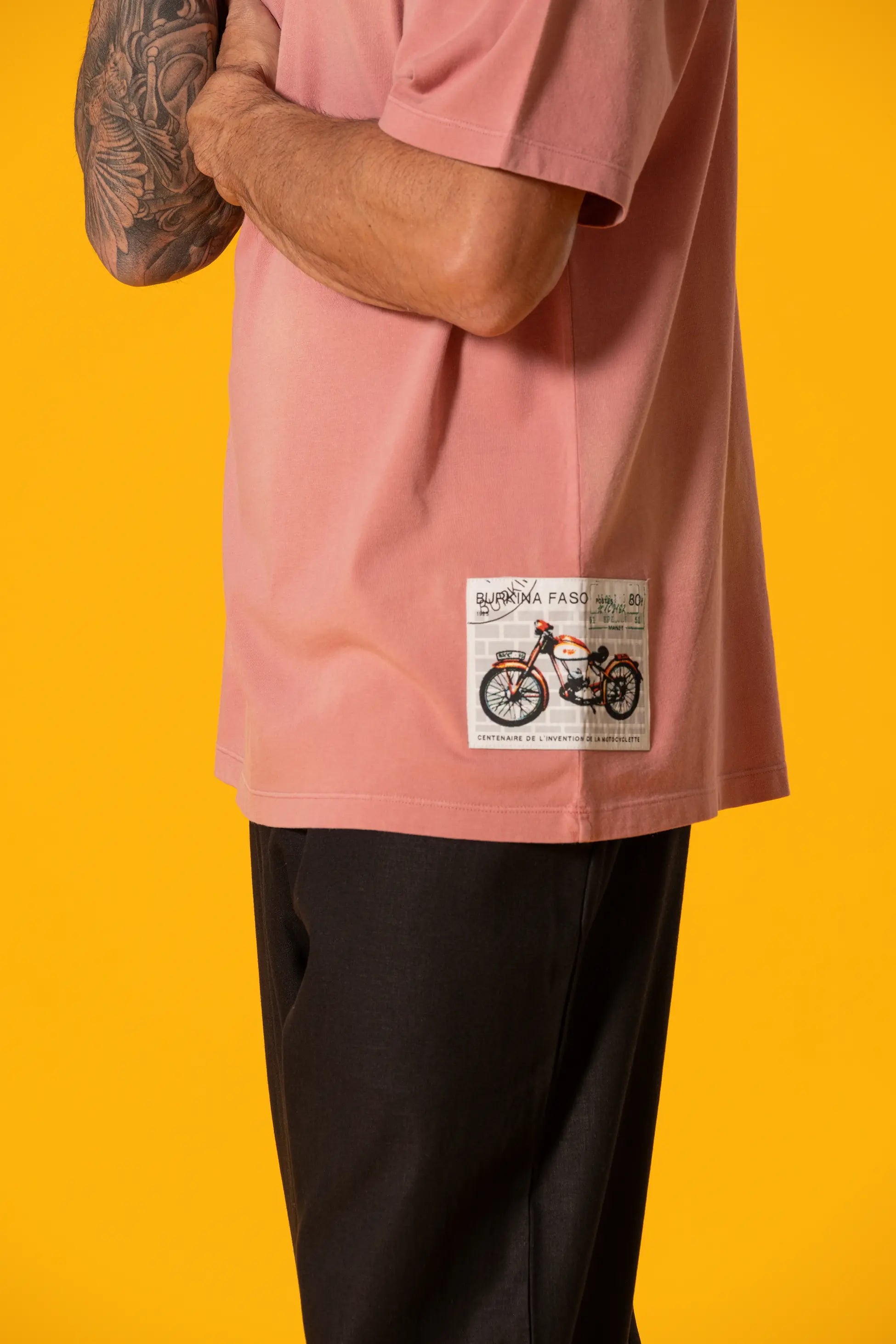 Patch Detaylı Pembe Yıkamalı Tişört