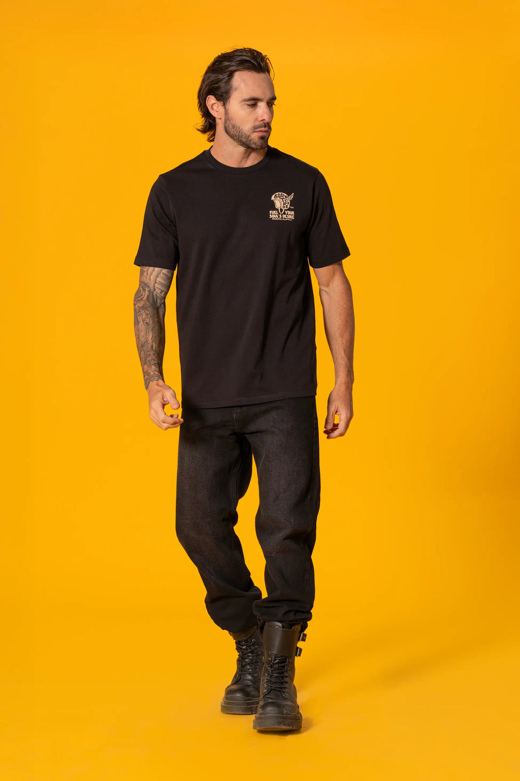 Minimal Kask Baskılı Siyah Regular Tişört