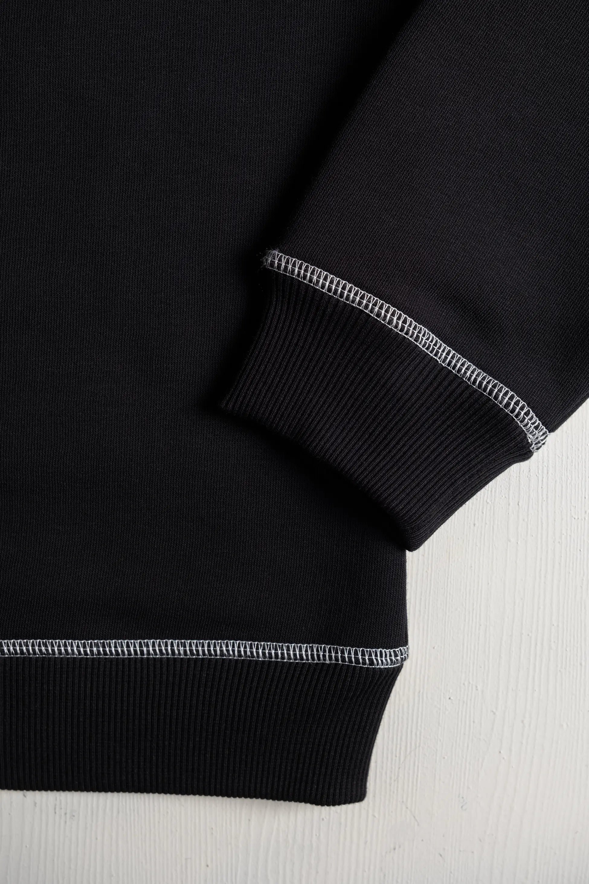 Dikiş Detaylı Nakışlı Siyah Sweatshirt