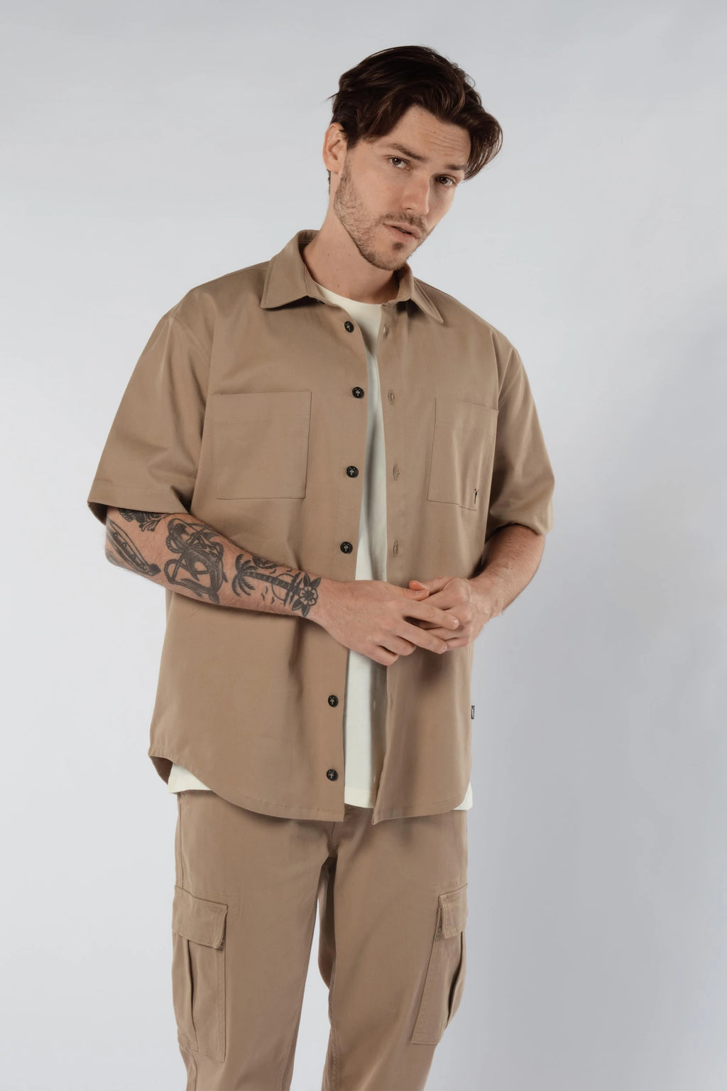 Erkek Bej Gabardin Kısa Kollu Gömlek