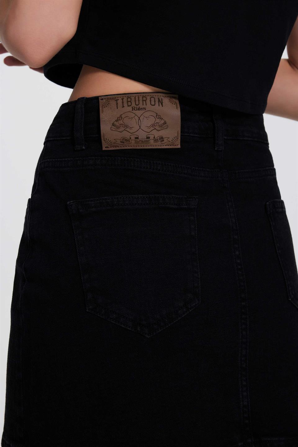Siyah Yırtmaç Detaylı Denim Mini Etek