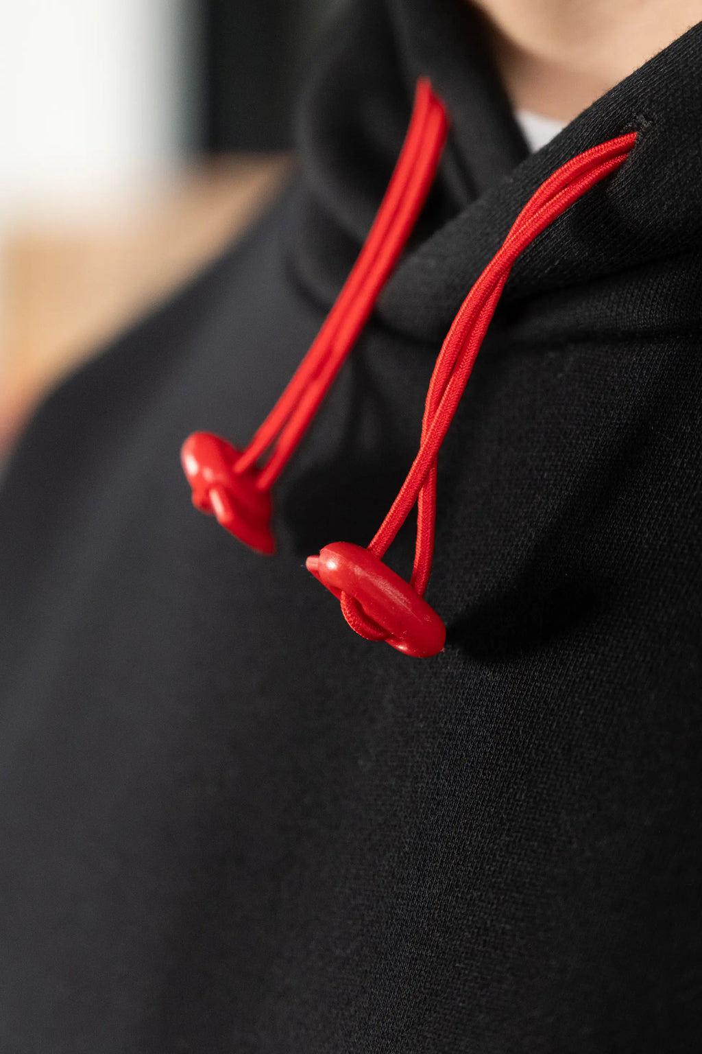 Nakış Detaylı Siyah Hoodie