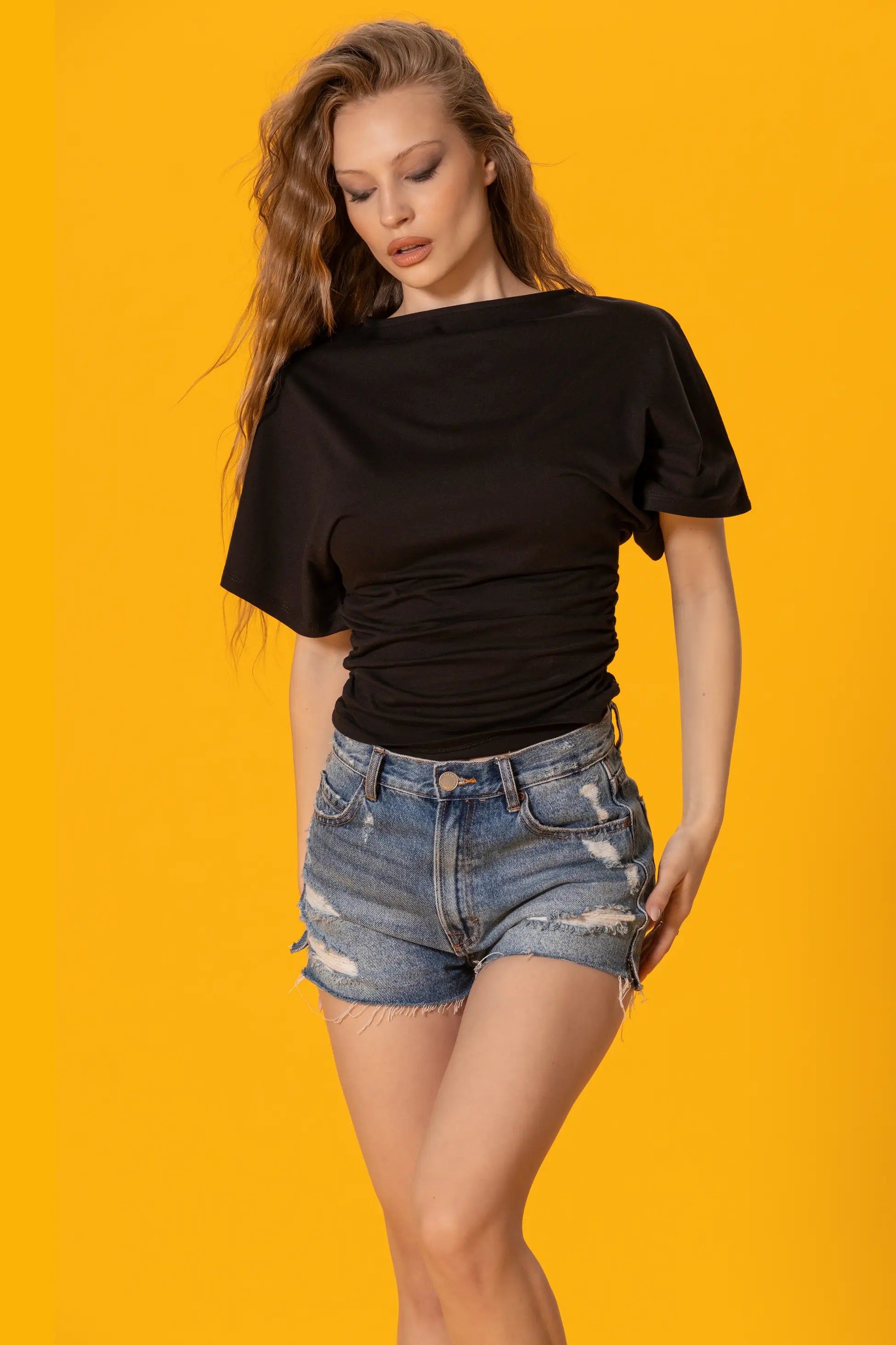 Beli Büzgülü Siyah Basic Tişört