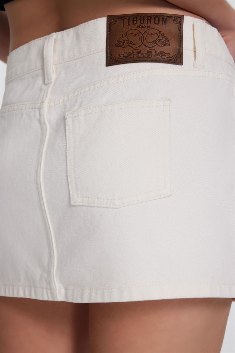 Logo Detaylı Ekru Mini Denim Etek