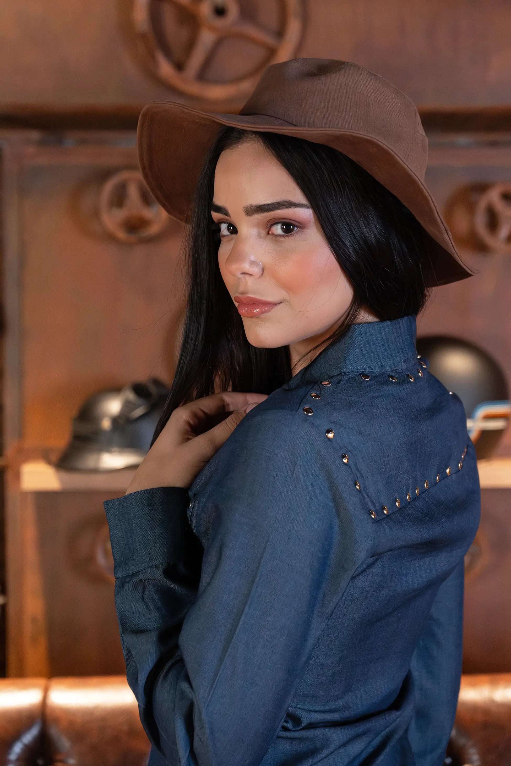 Trok Detaylı Kadın İnce Mavi Denim Gömlek