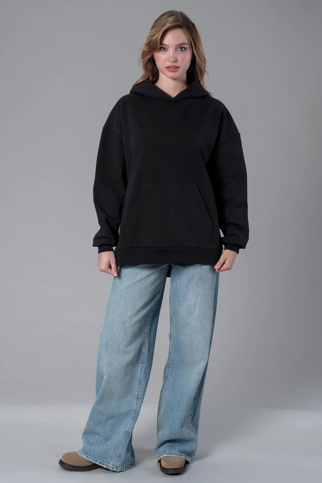 Siyah Kapüşonlu Cepli Hoodie