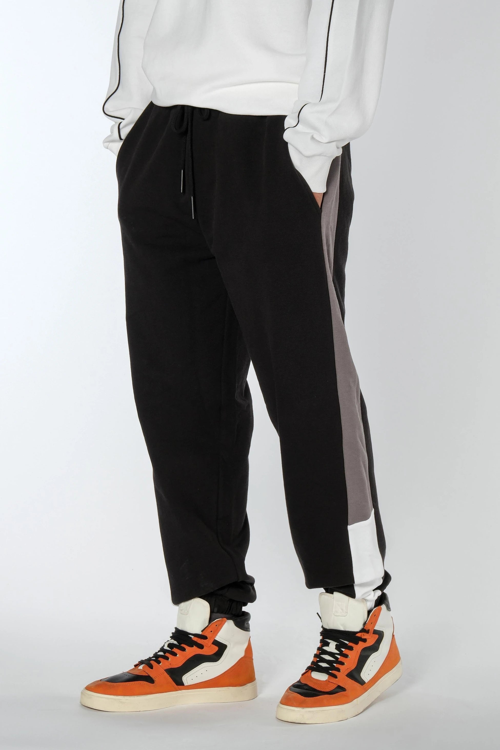 Şerit Detaylı Siyah Jogger